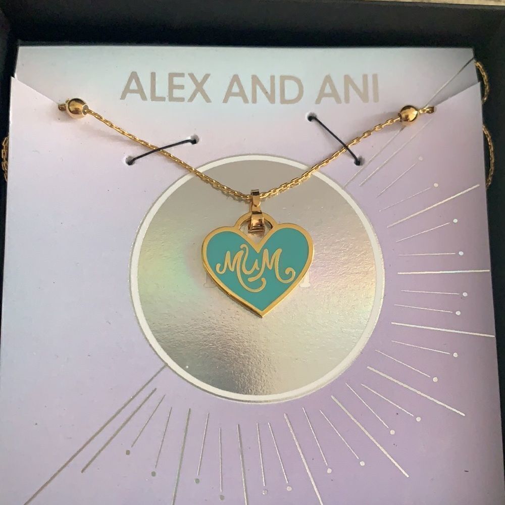 🎉1 hr sale 🎉Mum necklace and heart